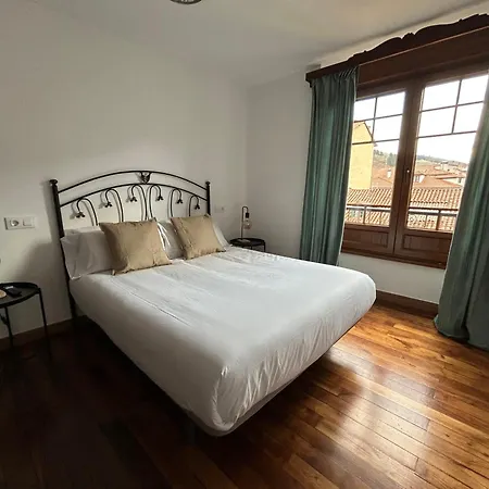 Silvela Dos Amigos * 칸가스 델 나르세아